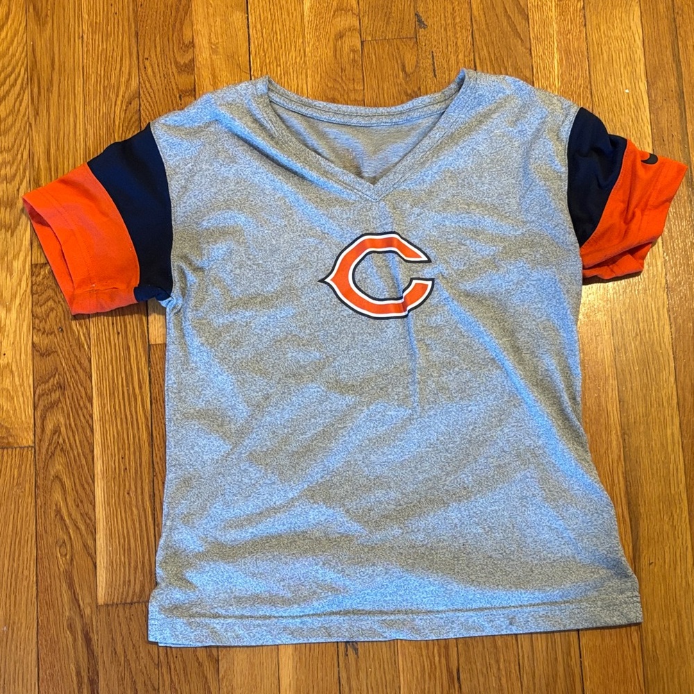 Chicago bears women’s v neck T shirt